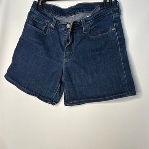 Levi’s Denim Blue Women's Shorts low rise pockets 
Zipper 29